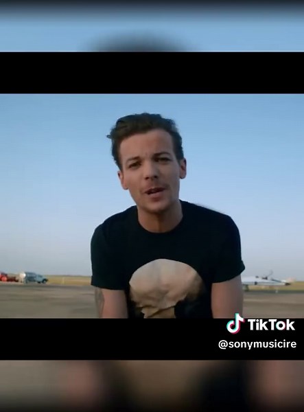 Celebrating 10 Years of 'Drag Me Down' by One Direction