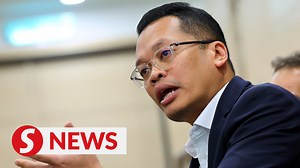 National Resources, Energy and Climate Change Minister Nik Nazmi Nik Ahmad said he would meet the National Water Services Commission (SPAN) soon to follow through on its findings on the faulty barrage gate at Sungai Muda. On Monday (July 10), SPAN revealed that the faulty barrage gate opening that caused water to flow out of Sungai Muda uncontrollably happened outside working hours. Read more at https://tinyurl.com/4muwb43f WATCH MORE: https://thestartv.com/c/news SUBSCRIBE: https://cutt.ly/TheS