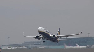 Ryanair Taking off LHBP #plane #planes #takeoff #planespotting #planespotter #ryanair #runway #lhbp #boeing #boeing737 #fyp #foryou #foryoupage