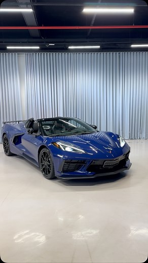CORVETTE 3LT Z51 CONVERSIVEL 2025 0km Na belíssima nova cor HISTERIA PURPLE MTALLIC Em sua 8ª geração o Corvette C8 surpreendeu o mercado com varias alterações em sua concepção, elevando muito o seu comparativo de esportividade no mercado! Começando pela mudança de posição do motor dianteiro para central traseiro que deu muito mais estabilidade e performance para o carro, temos um V8 6.2 Aspirado de 500cv com um uma aceleração de 0-100 em 2,9 segundos, velocidade máxima de 312 km/h e um torque d