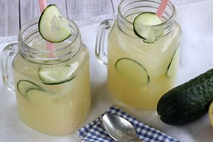 Pepino con limón: el zumo de los dos alimentos tiene múltiples beneficios y es súper refrescante. Así puedes prepararlo