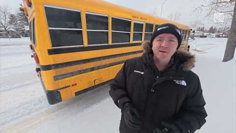 Surprise snowstorm buries Calgary, causing traffic chaos