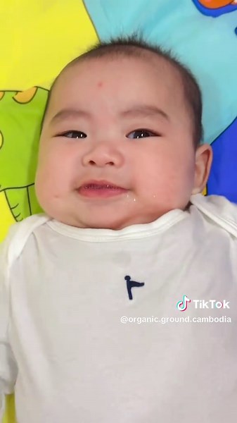 ម៉ាក់ៗឧស្សាហ៍មើលក្រលាក់ក ដៃ ជើង គូទ Baby ផង តំបន់ដែលងាយកើតការរោលរលាក ចំពោះស្បែកខ្លួន និង មុខ ជឿជាក់លើឡេផ្តល់សំណើម និង គ្រីមរបស់ Organic Ground ចុះ គឺថារលោង ដូចមុខក្មេងទើបកើតចឹង 🇰🇷 Organic Ground ជាផលិតផល Organic💯 របស់ប្រទេសកូរ៉េ ល្អបំផុតសម្រាប់ការថែទាំស្បែកទារកចាប់ពី 0ខែឡើងទៅ។ —————————————————— • Facebook: Organic Ground Cambodia • Instagram: organic_ground_kh • TikTok: Organic Ground Cambodia • Telegram channel: https://t.me/organicgroundcambodia • Telegram account: https://t.me/organic_gro