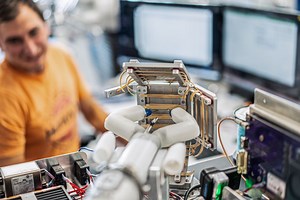 NASA sendet ferngesteuerten Chirurgie-Roboter Mira zur ISS