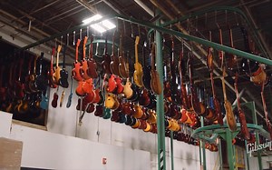 一定要会弹吉他才能做制琴师吗？带你探访音乐地标之Gibson USA工厂