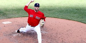 Hembree replaces Wright on Red Sox roster