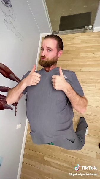 A pillow and a chair can do the job 😩🥵😳 #spinedecompression #decompression #backpainrelief #backcrack #NYCchiro #GetAdjustedNow #LearnOnTikTok