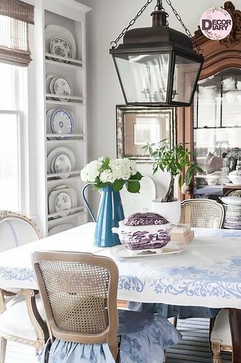 Blue & White Vintage Small Kitchen Interior Design Ideas & Inspiration