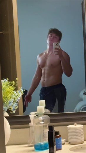 @huntylifts on Instagram: "When the fking lights go out"