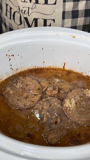 Crockpot Salisbury Steak, so easy to make! | Kiera's Southern Cooking