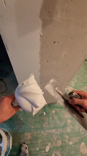 How to plaster the front of a wall with micro concrete | Wall paint #plaster #paint #shorts