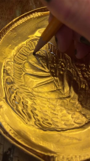 Vlogmas day 4, part 2!: 🦢 Upcycling a giant Trader Joe’s gold coin wrapper into an embossed swan ornament. ✏️ Delivering teacher gifts 📦 Rainy trip to post office 🎄 Grinch time!