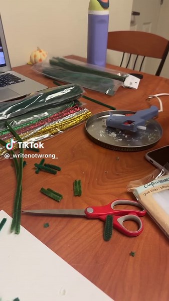 pipe cleaner xmas trees from a few years ago🎄🧶 easy peasy & would recommend !! #christmascrafts #christmas #crafting #ripjoanns #imissjoanns