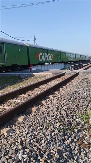Kereta Api Cargo melintas di Rel JPL 75 Purboyo II Balongbendo Sidoarjo ‪@keretaapi2022‬