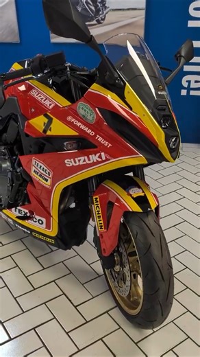 GSX8R Barry Sheene 1/7 ‪@HaslemereMotorcycles1976‬ #suzukibikes #gsx8r #dreammachinepaints