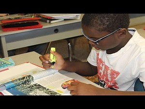 Watch how to sign 'annotator' in American Sign Language.