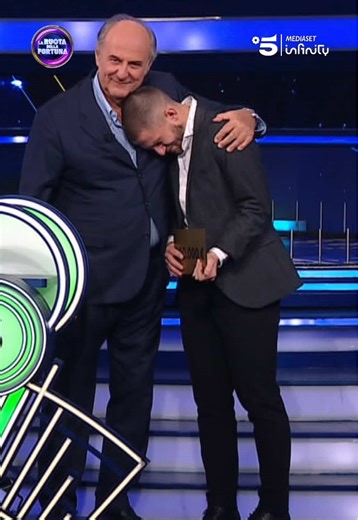 Una serata ricca di emozioni a #LaRuotaDellaFortuna 🥹 Flavio vince 200.000 euro raggiungendo un montepremi totale di 314.100 euro ✨ #davedere