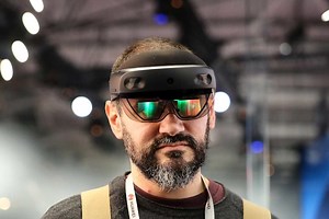 HoloLens 2 Development Edition comes with free Unity software trials