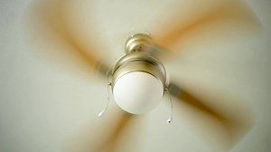 clip-1077626255-ceiling-fan-light-bulb-spinning-home-room