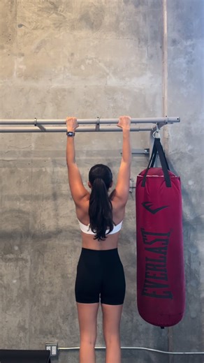 Last year my goal was 5 bodyweight pull-ups. It took a while… but the moment you pull up your own body weight and it finally feels light? One of the coolest and most empowering feelings ever!! This year I want to work on improving form and get to 7-10 clean pulls ups💕 #pullups #girlswholift #fitnessmotivation #strengthtraining #gymtok