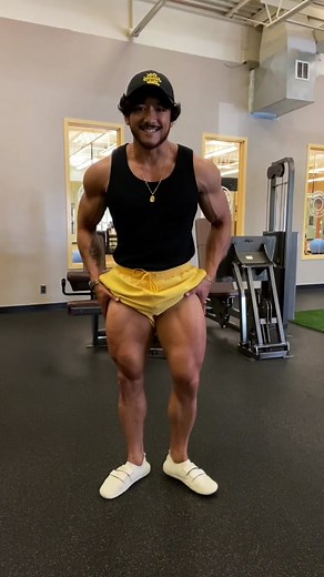 Leg press made easy. Also that cybex leg press is 🔥 #fitness #bodybuilding #cut #PostitAffirmations #lean #gains #flex #fy