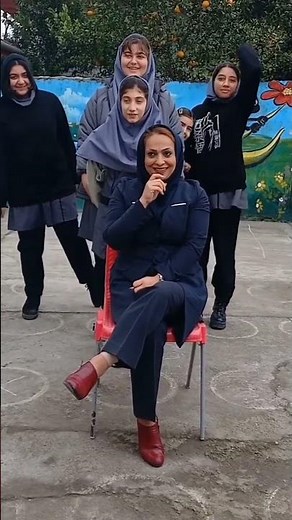 معلمی که از روی صدا اسم دانش‌آموز رو تشخیص می‌ده، یعنی با دقت و علاقه به هر کدوم توجه داره! 📚🎧