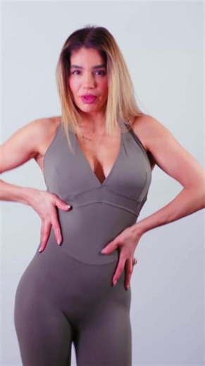 No zip. No strip. No drama. Just go! Your new go-to jumpsuit. One-piece style that looks sharp, feels amazing, and skips the bathroom hassle. Features Incorporates DropCut™ technology for quick, discreet restroom breaks Made with SmartFabric™ 4-way stretch: soft, breathable, wrinkle-resistant Sleek, flattering fit that moves with you Easy care: machine washable