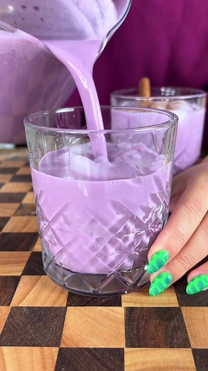 UBE HORCHATA 🇵🇭💜🇲🇽 A fun fusion between Mexican and Filipino cuisine. The filipino yam compliments the sweetness of horchata, plus adds perfect pop of color! ✨ Find the full detailed recipe on the sweet simple vegan blog, link in our profiles ✨ ingredients * Jasmine white rice * Cinnamon sticks (or ground cinnamon) * Water * Ube halaya * Vegan evaporated milk * Vegan condensed milk * Ube extract * Optional: Pinch of salt * Ice, for serving instructions 1. Soak the rice and cinnamon sticks o