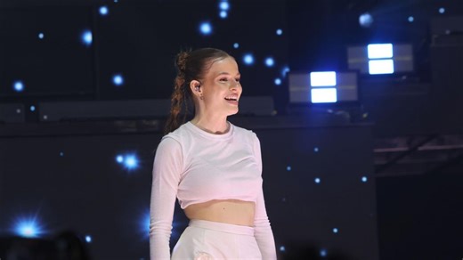 En pleine tournée de la « Star Academy », Anouk se confie : « J’ai un peu peur de me mettre dans une case »