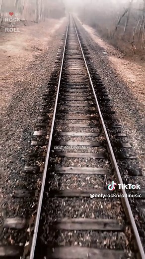 📻 1990 #acdc #thunderstruck #anos90 #90s #90smusic #rock90s #legendado #legenda #tradução #traducao #music #musica #musicasantigas #nostalgia #foryou #onlyrocknrollmusic