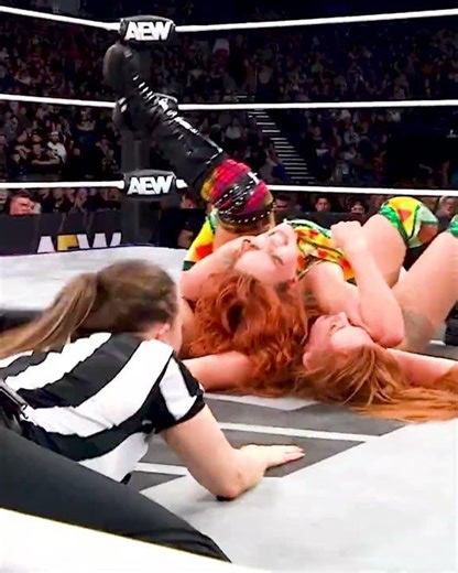 #JamieHayter puts away #IslaDawn #AEWDynamite