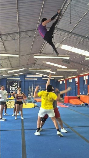 Cheerleading - Elite.