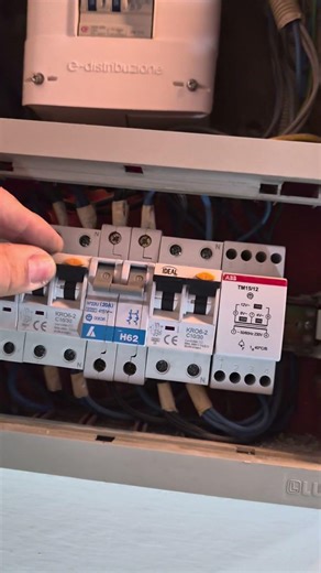 Replacing 3kW electrical panel switches #electrician #electrician #electric