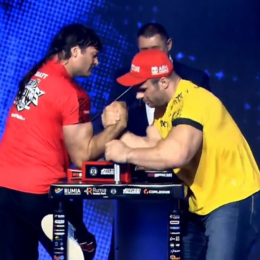 In 2018 Denis Cyplenkov pulled Devon larratt's whole body with the table in Right arm. Denis Cyplenkov vs Devon Larratt Right & Left Arm 2018 . #deniscyplenkov #devonlarratt #kingofthetable #devonvslevan #auden #armwrestling #eastvswest #russia #canada