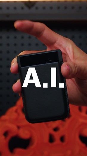 백화점 on Instagram: "Plaud Note Pro 4개의 마이크로 누가 무슨 말을 했는지 자동 분리하고 회의·강의·상담 내용을 완벽하게 정리해줍니다. 이걸로 아이폰에서도 통화 녹음이 가능해서 업무 전화나 세일즈 콜까지 전부 기록으로 남길 수 있습니다. 특히 외부 미팅이 많은 분들, 세일즈 상담을 자주 하는 분들… 추천드립니다."