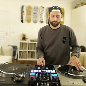 113K views · 3.2K reactions | Quand les Fugees samplent Enya ça donne le classique “Ready Or Not”  | Sims | Facebook