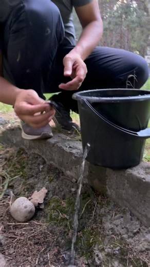 “Outdoor Bucket Repair Hack 🔥” #experiment #bushcraft #creativesurvival