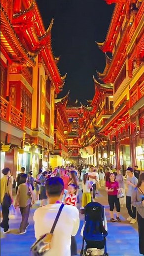 Yuyuan Garden: A classic ancient garden in Shanghai, blending traditional design and cultural charm.