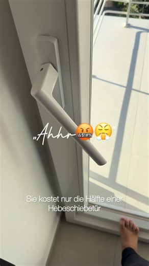 Sandra|Bautipps|Interior|Garten|DIY on Instagram: "Erst die Nachricht und dann die Täuschung in einer Grundrissoptimierung, die aufgeflogen ist, da dachte ich, dass ich euch dringend wieder daran erinnern sollte😬 es ist immer der selbe Ablauf. Ein Hausverkäufer verspricht einer Familie mündlich eine 3,6 m Breite Hebeschiebetür und in den Plänen wird plötzlich das kleine, unauffällige Wort PSK mitgeführt👀 Alaaaarm 🚨 irgendwann im Werkvertrag steht dann: „Schiebetür (PSK) in 360cm breite“ 👀 Un