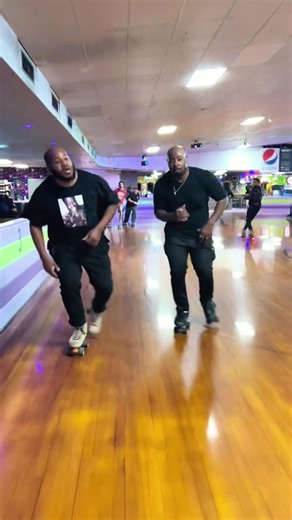 If you like funky skate styles, click to follow! #jamskating #rollerskatingtiktok #funkstyle #rollerskate #foryou