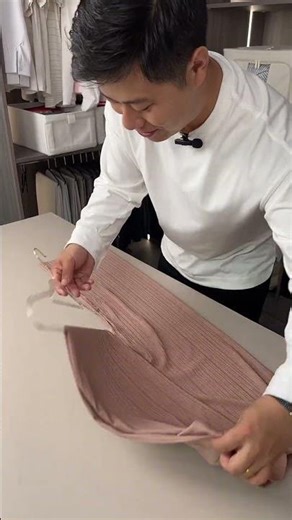 How to hang pants without wrinkles or slipping