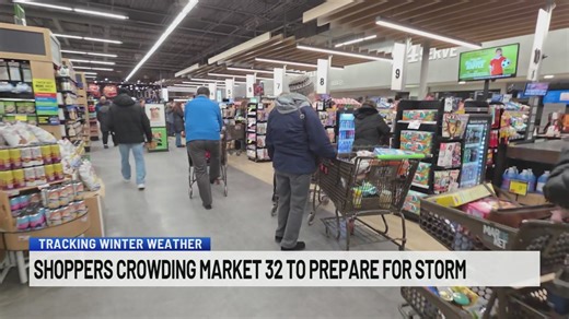 Shoppers crowding Market 32 to prepare for storm
