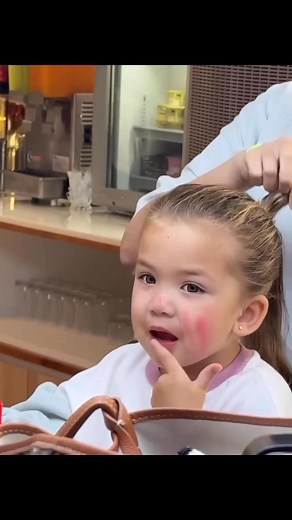 Two hands for the ponytail — multitasking mama mode 💪💖 #fblifestyle | Amila "Bean" Panganiban Homan