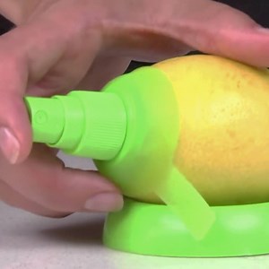 This device allows you to spray lemon juice straight from the fruit 😱 | In The Know