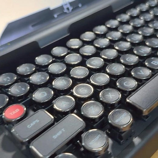 Loving that clicky typing sound! 😍