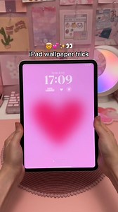 iPad wallpaper trick 🤯💕 Try customizing your iPad homescreen and lockscreen with this tip ✨ #ipad #ipadtips #homescreen #appletips #ipadaesthetic | HappyDownloads