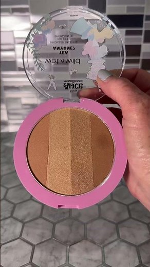 Exploring Alice in Wonderland Makeup Palette