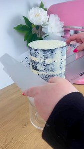 Marbled Cake made with Mock Ganache & our 5-inch Frost Form 💛 Pro-tip: to get your Silky American Buttercream nice and silky for piping, temper it! Remove a small amount and microwave for 5-10 seconds and mix it back in. You might need to repeat this a couple times until you get it to the right consistency! 🩷 You can find all our free recipes on www.frostform.com #frostform #cakedecorating | Frost Form