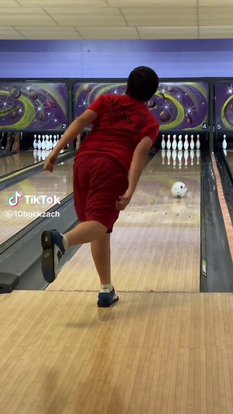 Have you ever hit your leg on your approach? @LBB300 #fyp #enjoythejourney #bowling #bowlingtiktok #jopo #jopogrips #teamtuna #10backzach #coolwickapparel