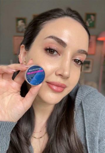 Bazı efsaneler unutulmaz diyerek Krylon Supracolor fondöteni inceliyoruz🫠✨ Videoda kullandığım renk G183 . Fondötenin 8 ml 30 ml 55 ml gibi farklı gramaj seçenekleri var. Bendeki 8ml küçük boyu. (Videoda iş birliği veya sponsor ürün yer almamaktadır. Kişisel deneyimlerimi içerir. Marka göründüğü için *reklam)